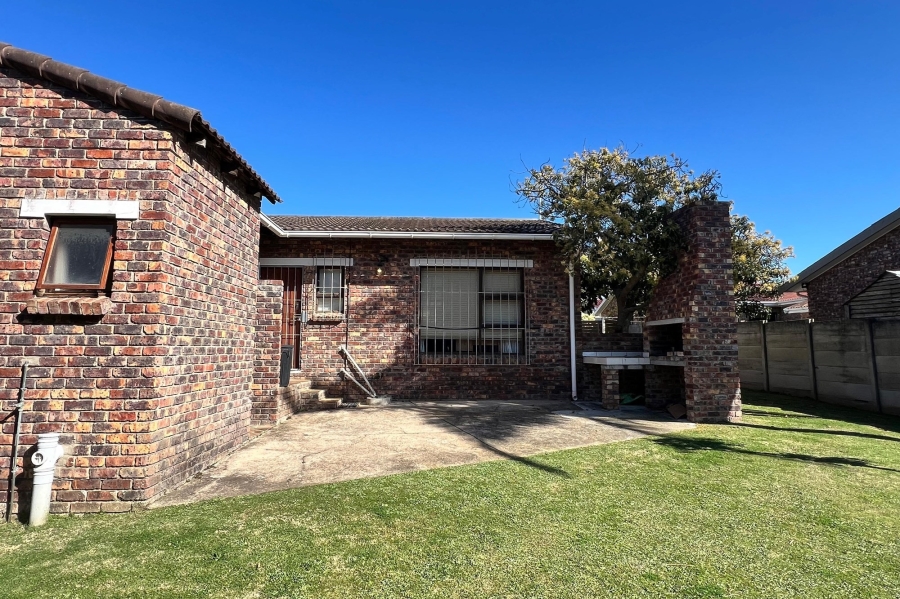 4 Bedroom Property for Sale in Wavecrest Eastern Cape